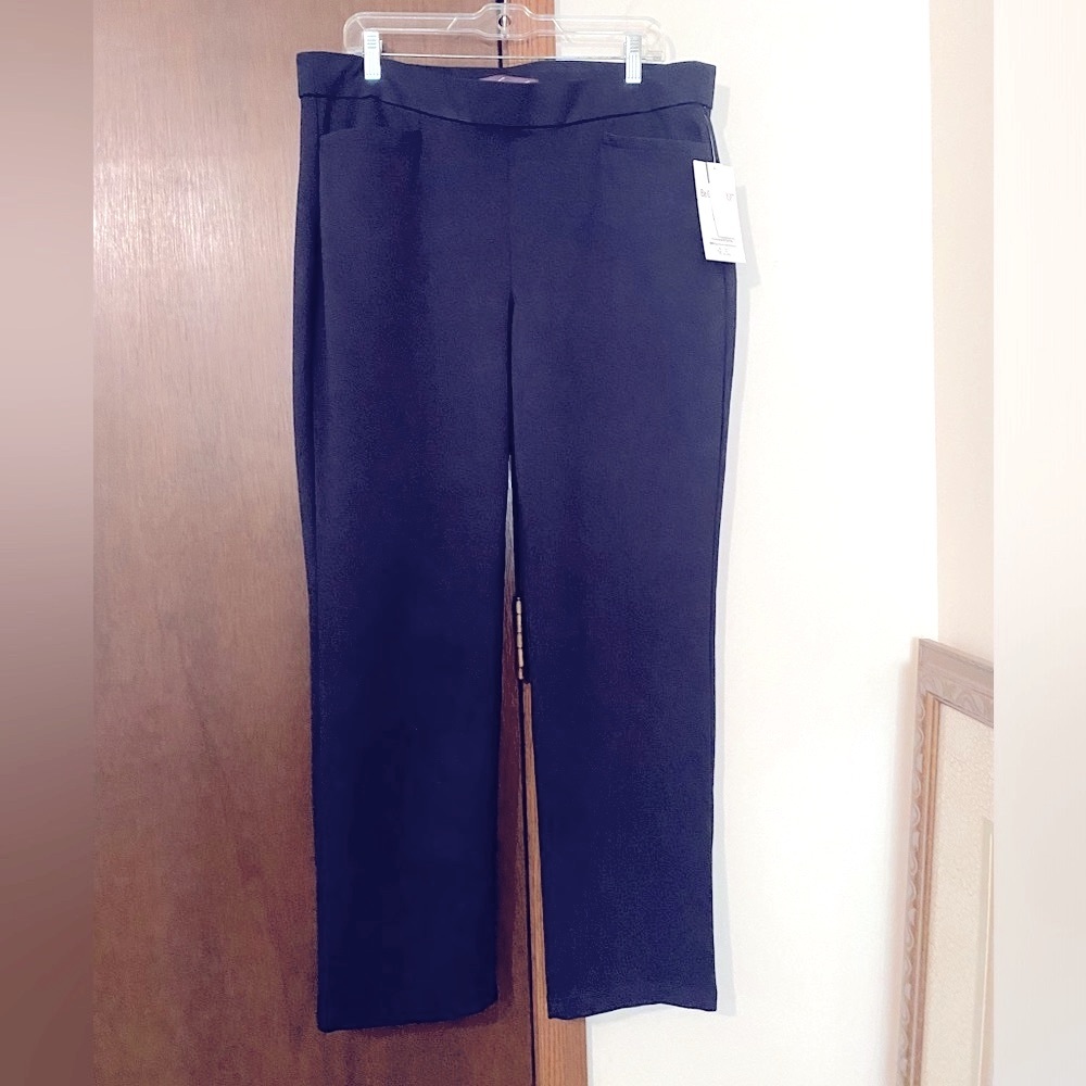 Gloria Vanderbilt woman’s knot pull on pants